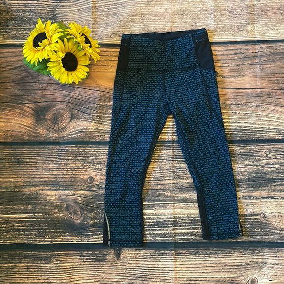 Lululemon Free Runner Crop Leggings - Picture 2 of 7